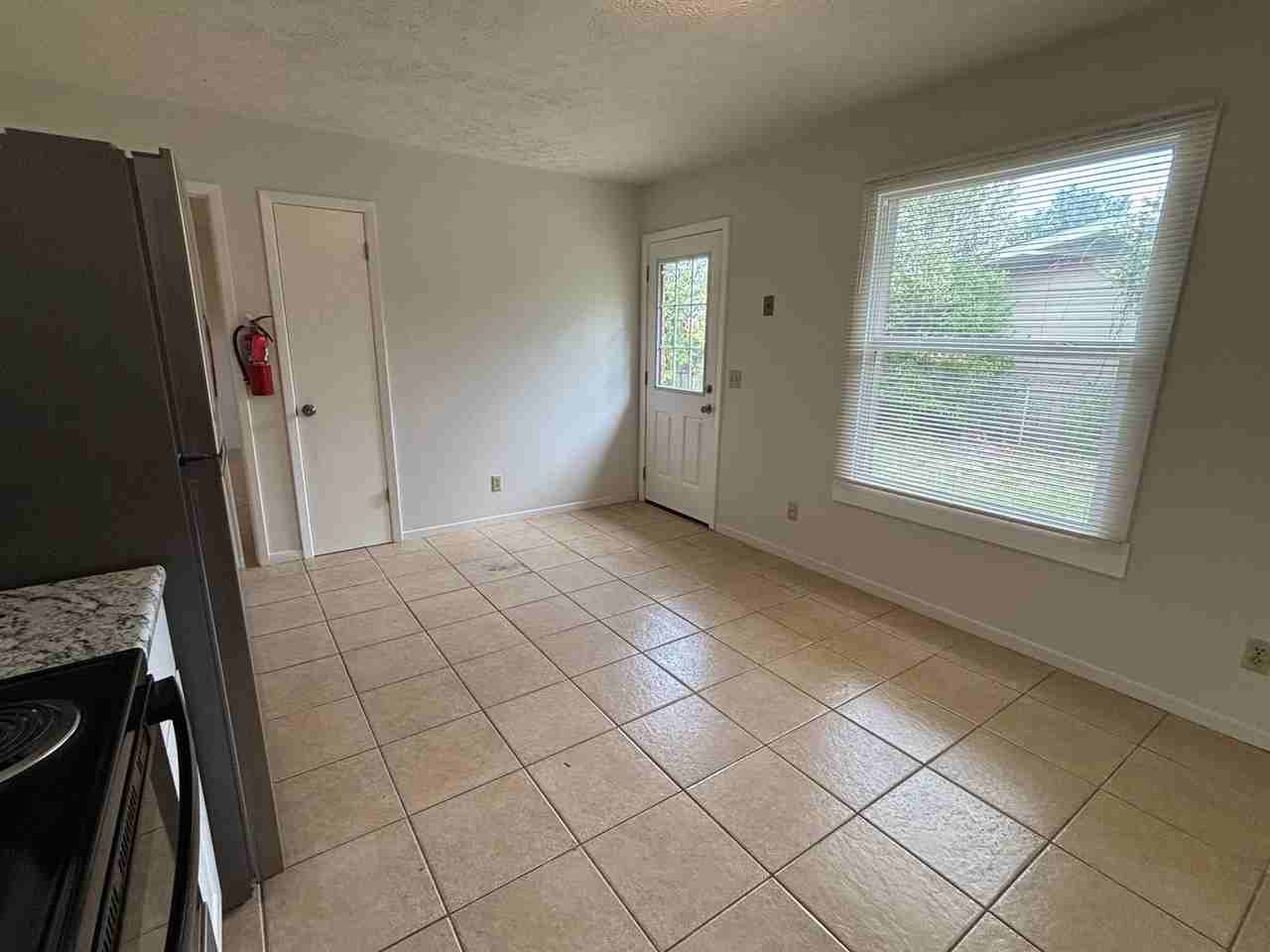 Garden Manor Apts - Photo 6 of 28