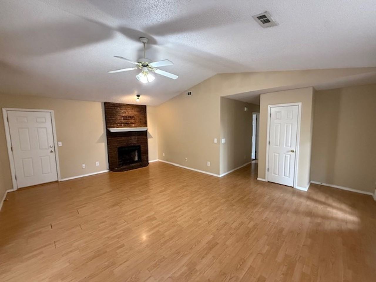 172 James St - Photo 2 of 10