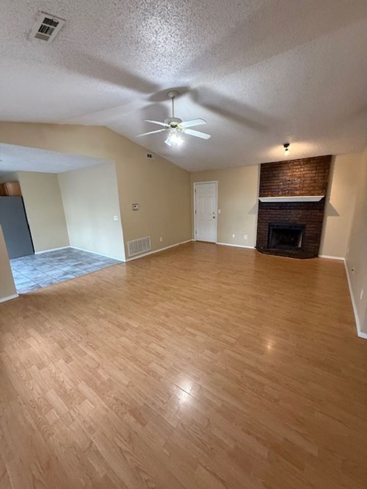 172 James St - Photo 3 of 10