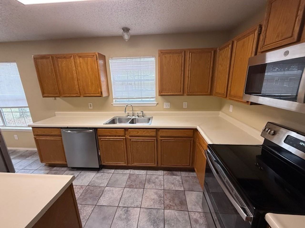 172 James St - Photo 6 of 10