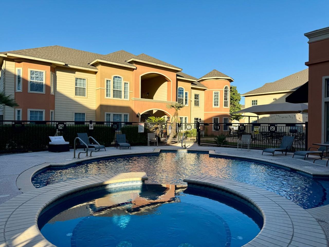 Redwood Apartments - Photo 2 of 12