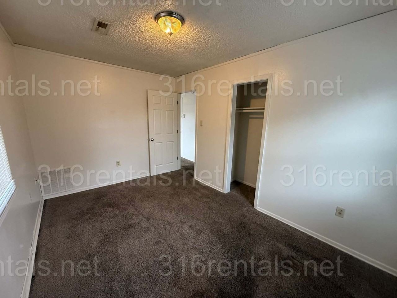 4533 S Elmhurst St - Photo 6 of 9