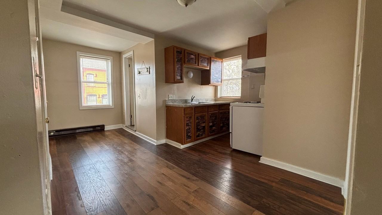 21 West St - Photo 2 of 6