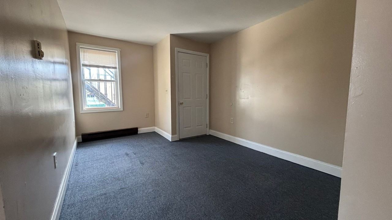 21 West St - Photo 4 of 6