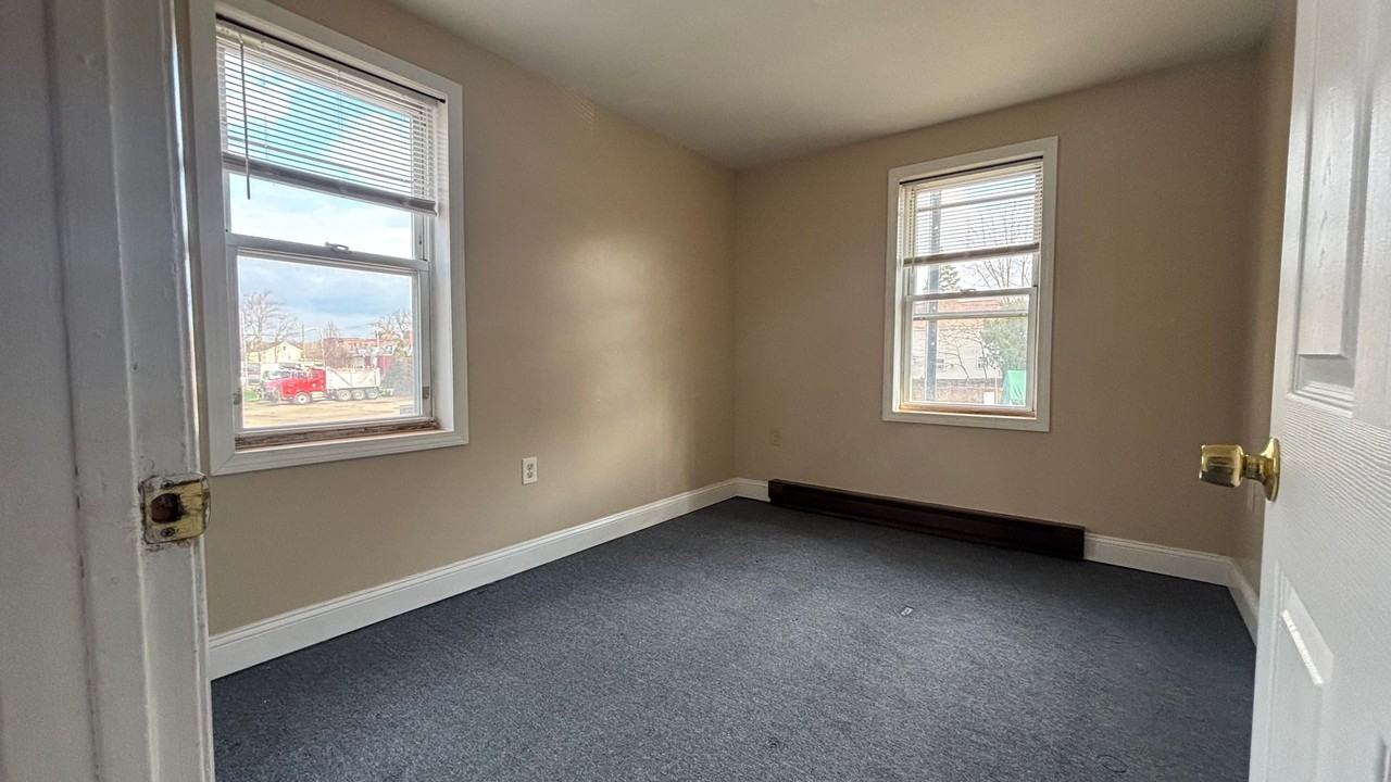 21 West St - Photo 5 of 6