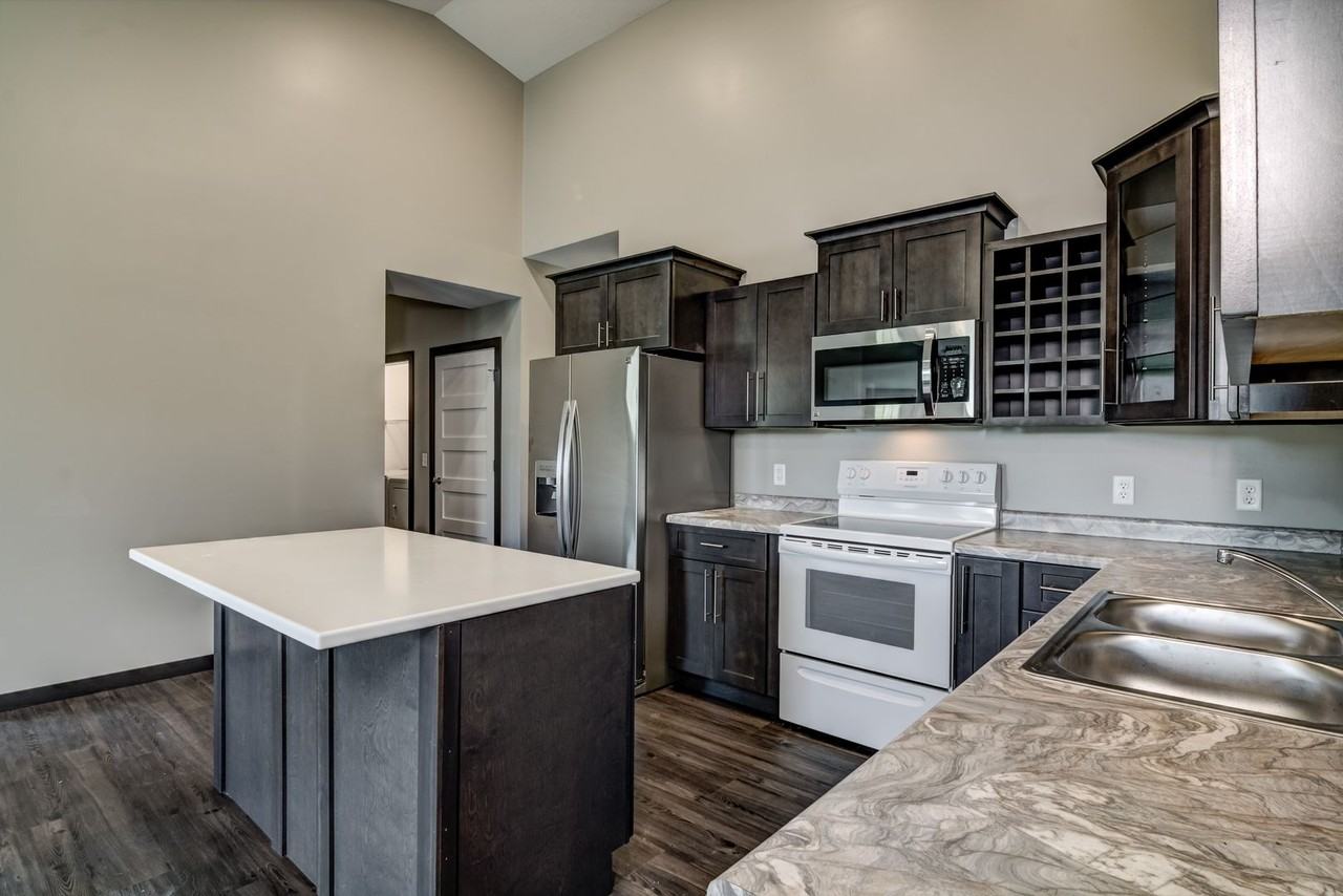 3612 Spooner Ave - Photo 4 of 20