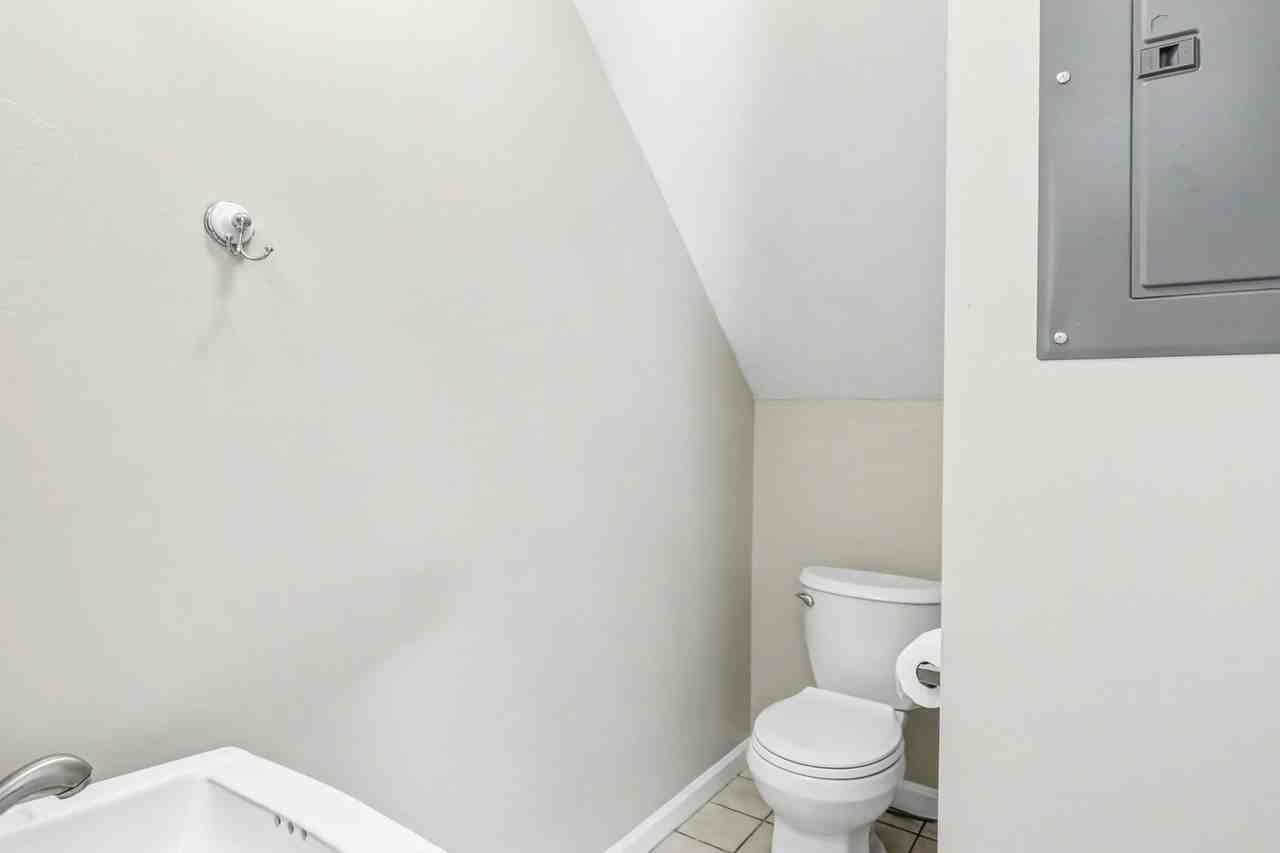 1115 Nanroc Dr - Photo 5 of 10