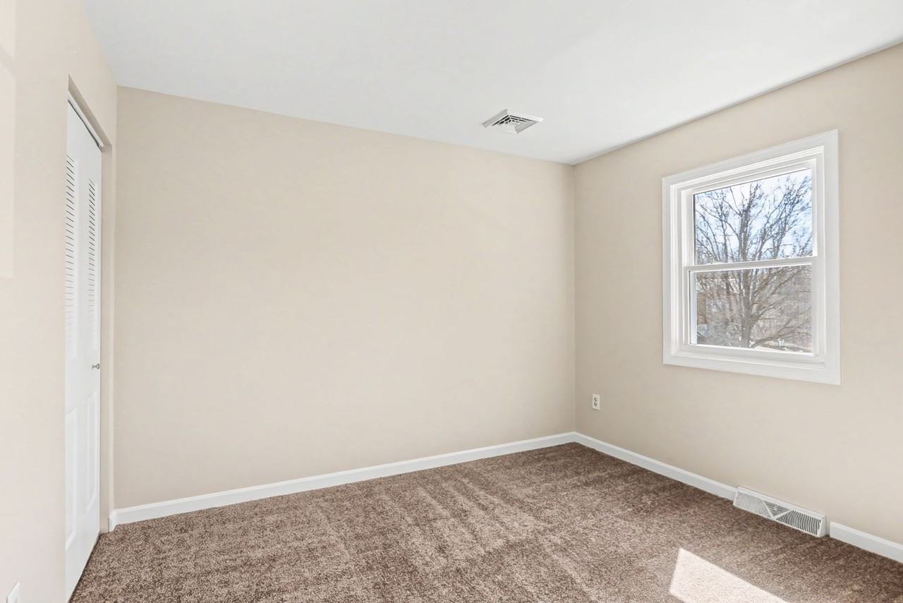 1115 Nanroc Dr - Photo 7 of 10