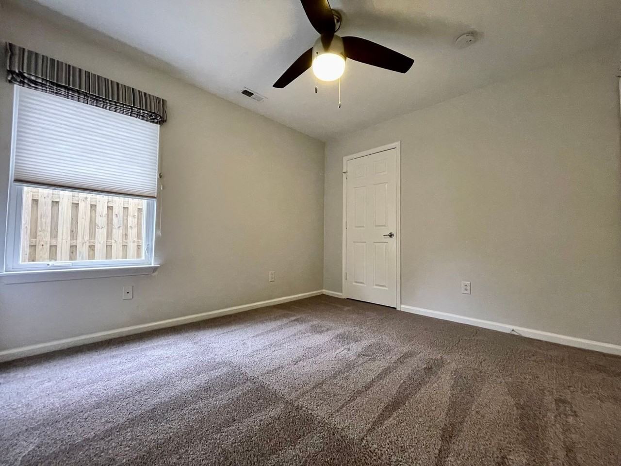 4608 Coronet Ave - Photo 4 of 35