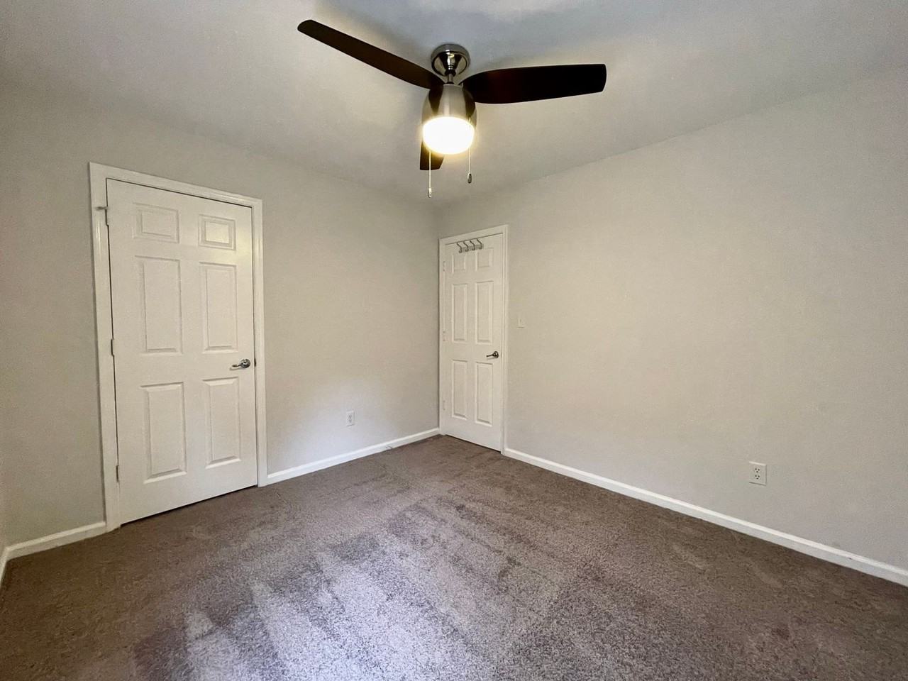 4608 Coronet Ave - Photo 5 of 35