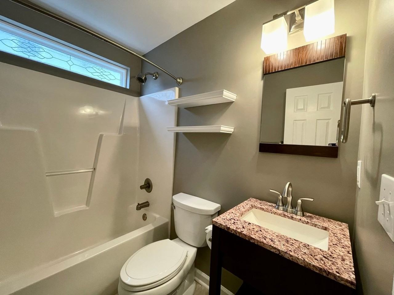 4608 Coronet Ave - Photo 6 of 35