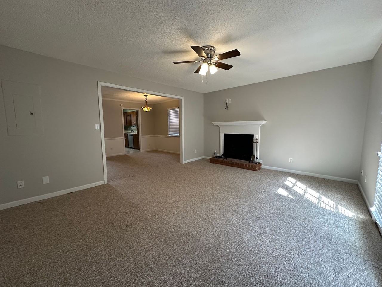 2448 Riverlook Dr - Photo 5 of 24