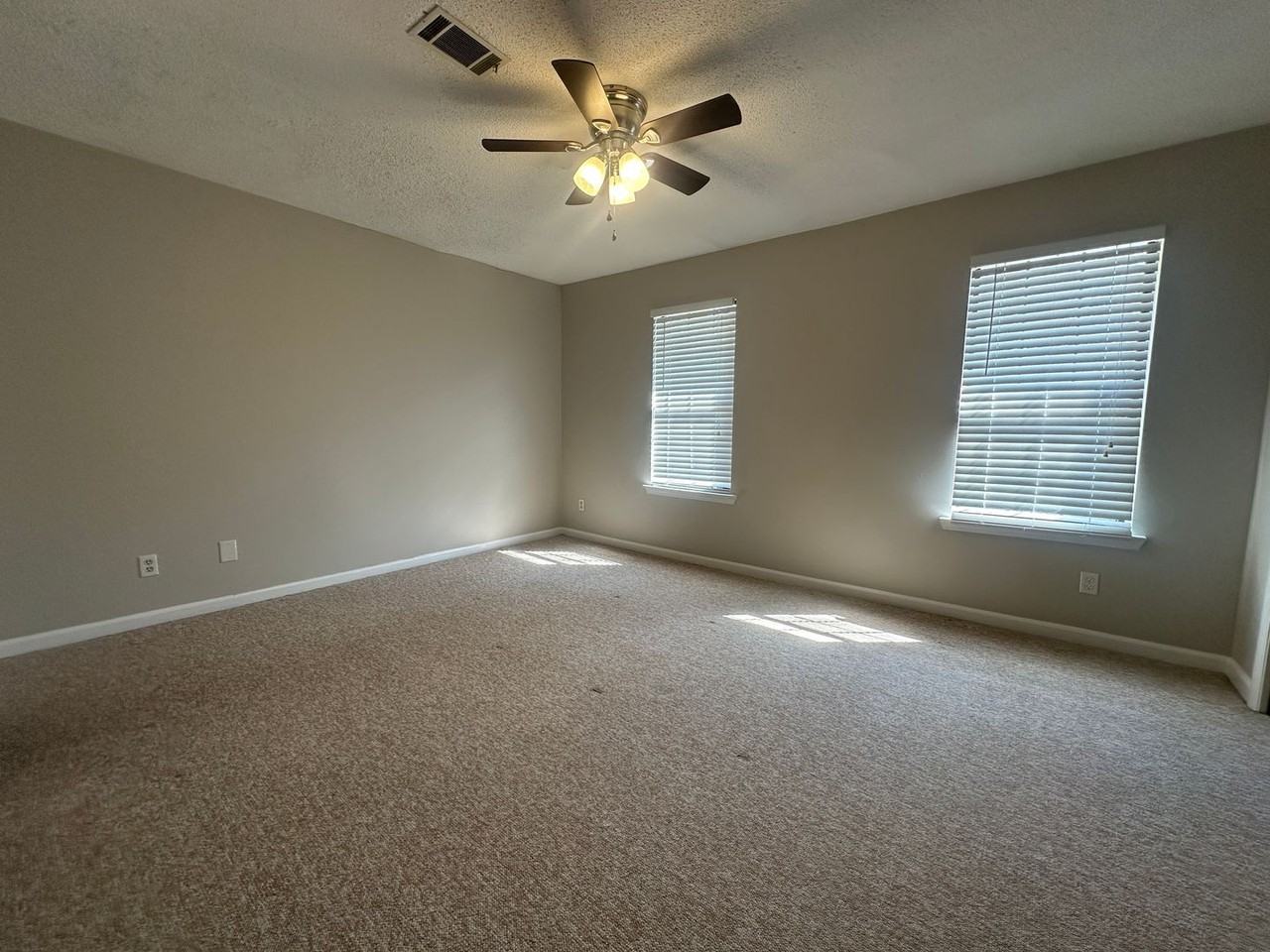 2448 Riverlook Dr - Photo 6 of 24