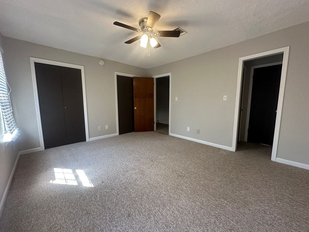 2448 Riverlook Dr - Photo 7 of 24