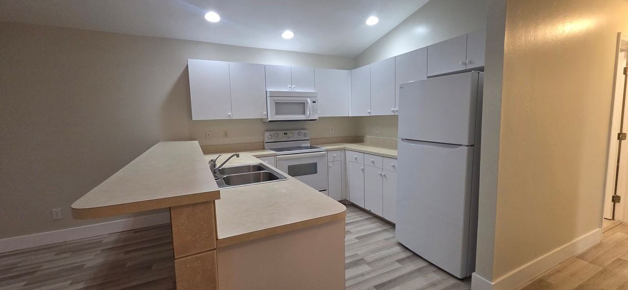 1013 Se 12th Ter - Photo 3 of 22