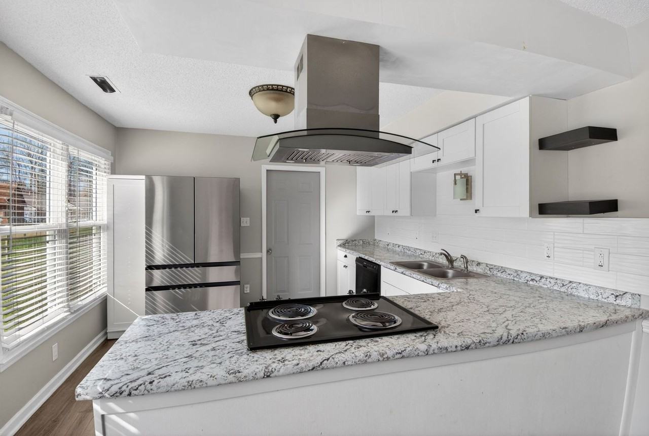 703 Mallard Dr - Photo 6 of 34