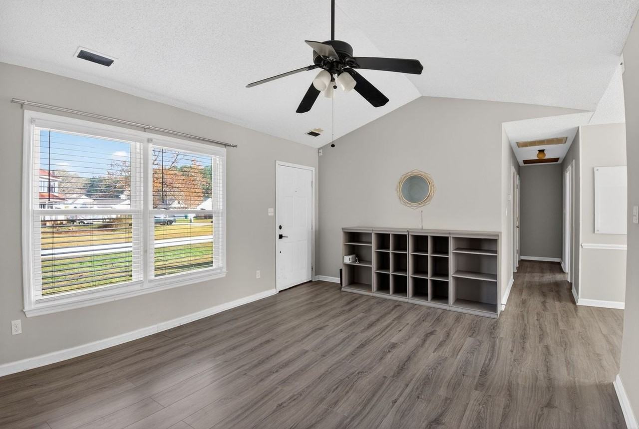 703 Mallard Dr - Photo 3 of 34