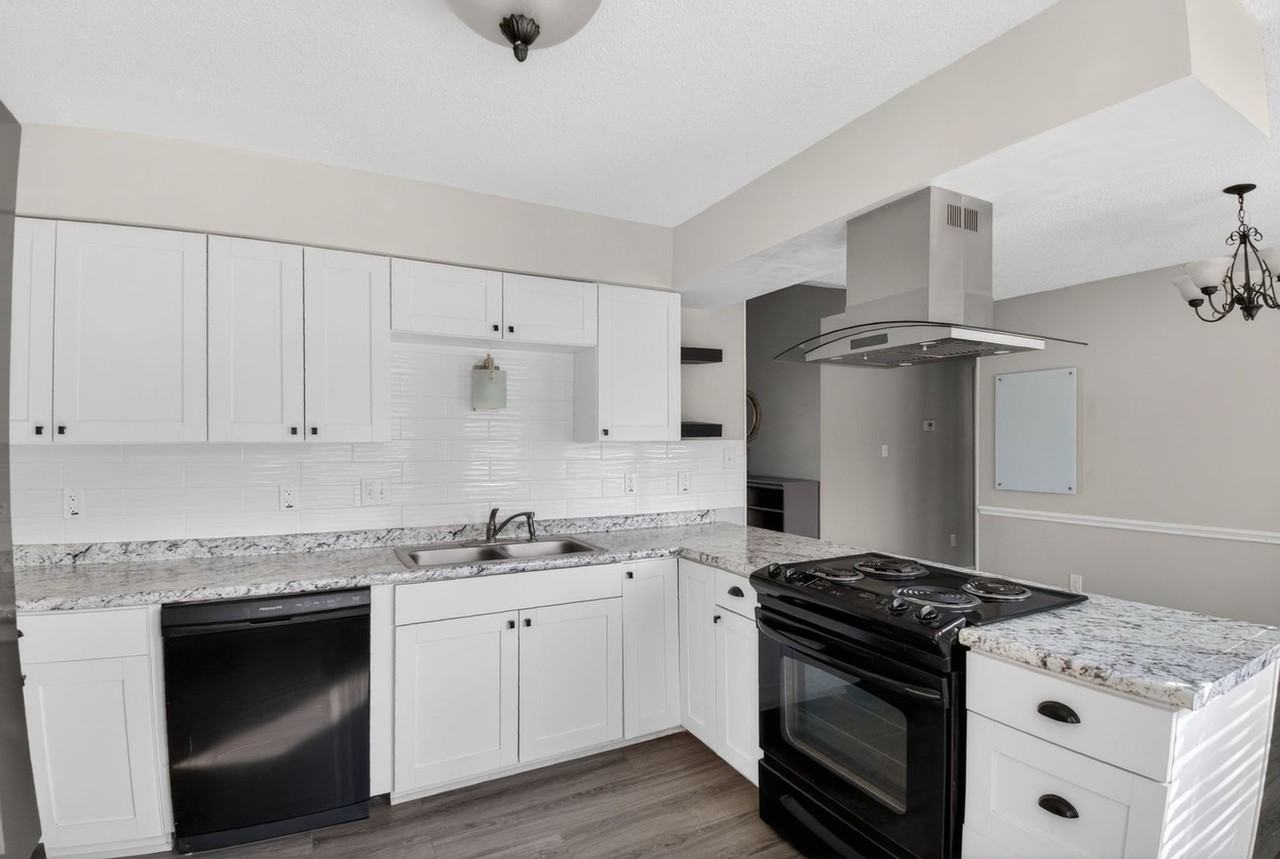 703 Mallard Dr - Photo 4 of 34