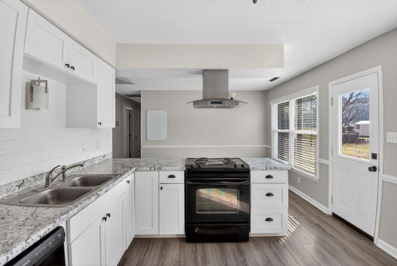 703 Mallard Dr - Photo 5 of 34