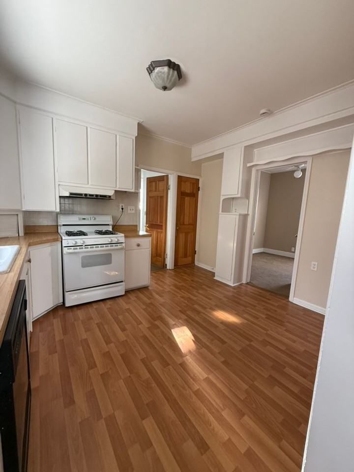 1539 Brinckerhoff Ave - Photo 2 of 7