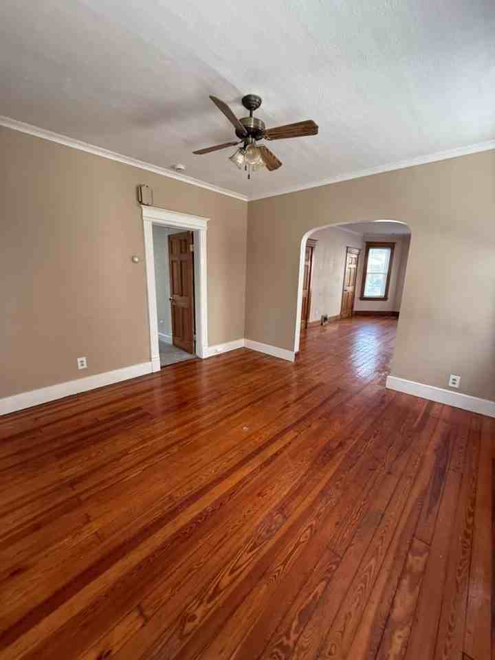 1539 Brinckerhoff Ave - Photo 4 of 7