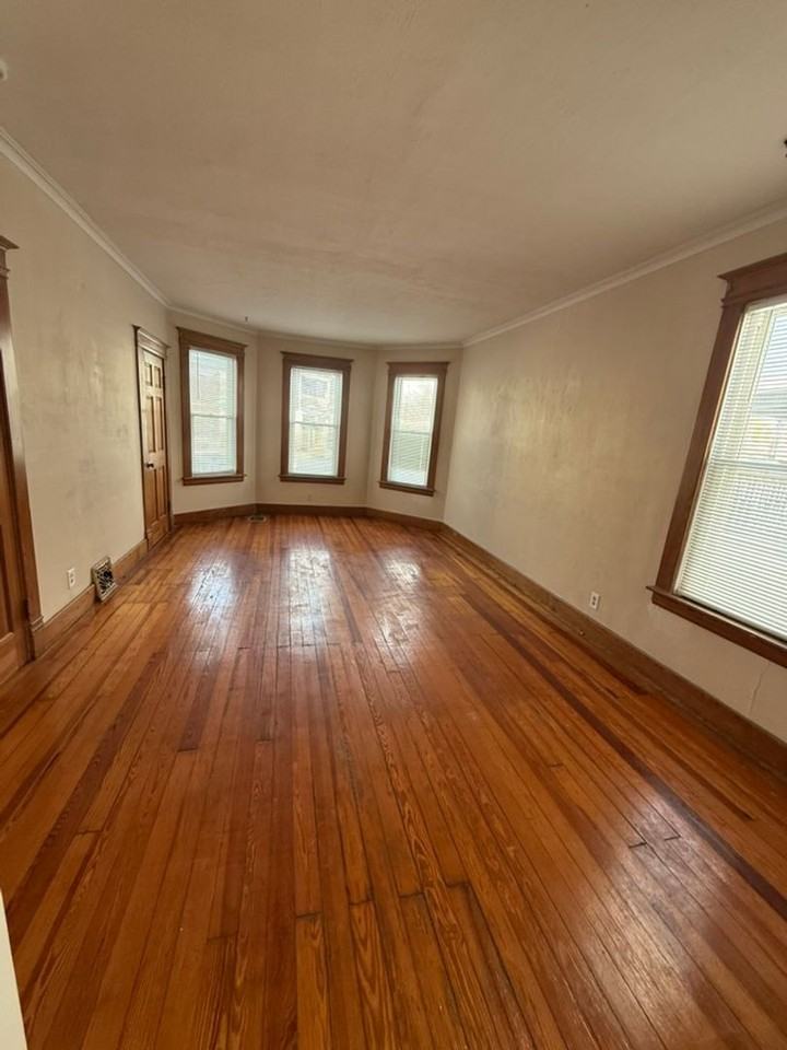 1539 Brinckerhoff Ave - Photo 5 of 7