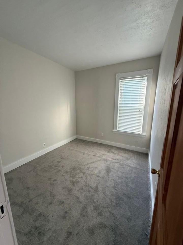 1539 Brinckerhoff Ave - Photo 6 of 7