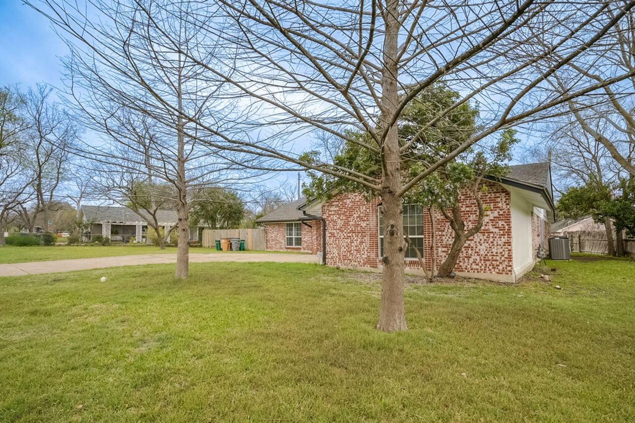 2103 Pompton Drive, Austin, TX 78757 - Photo 3 of 40