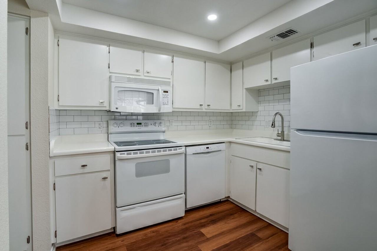 2103 Pompton Drive, Austin, TX 78757 - Photo 4 of 40