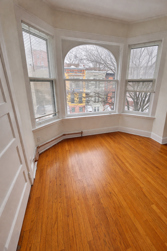 174 Chestnut St - Photo 4 of 10