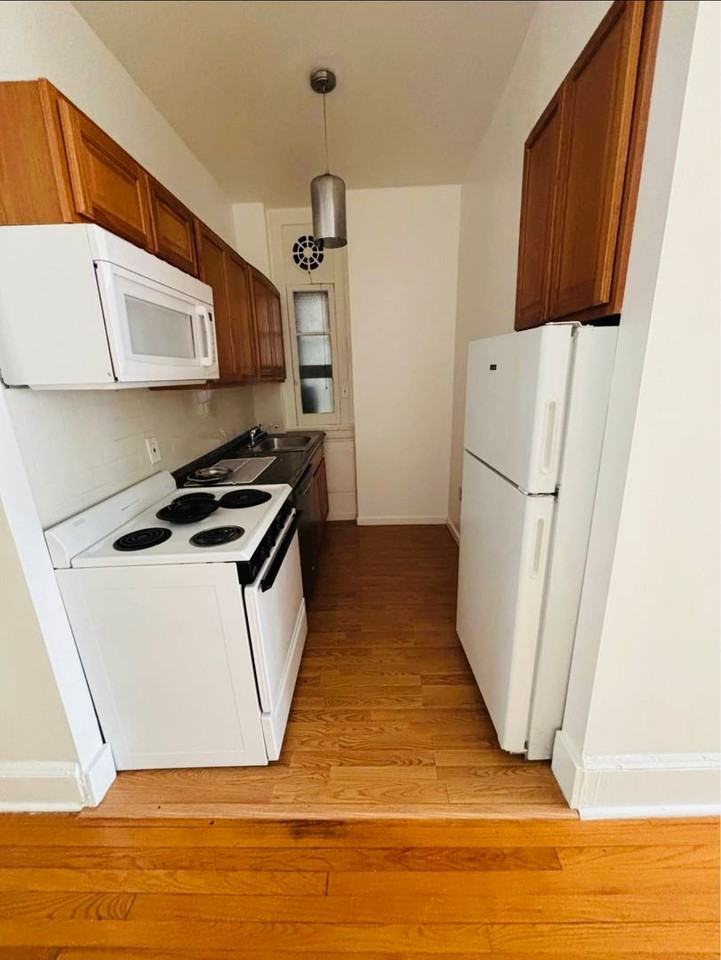 174 Chestnut St - Photo 5 of 10