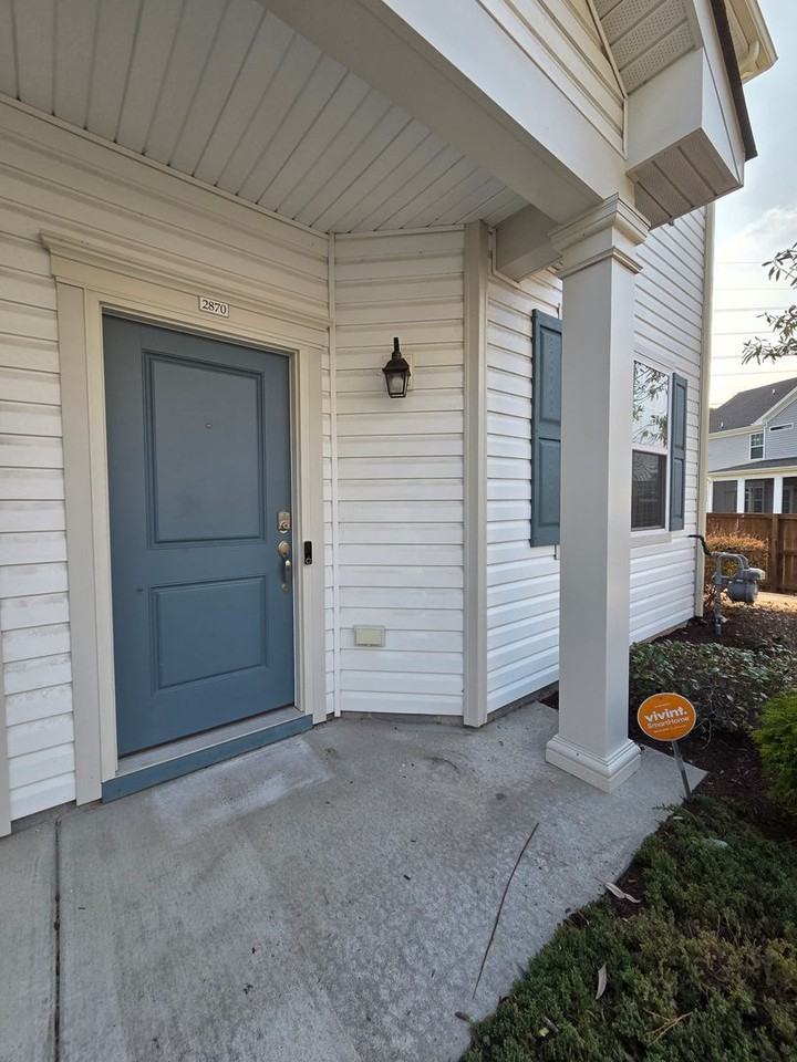 2870 Baldwin Dr - Photo 2 of 27