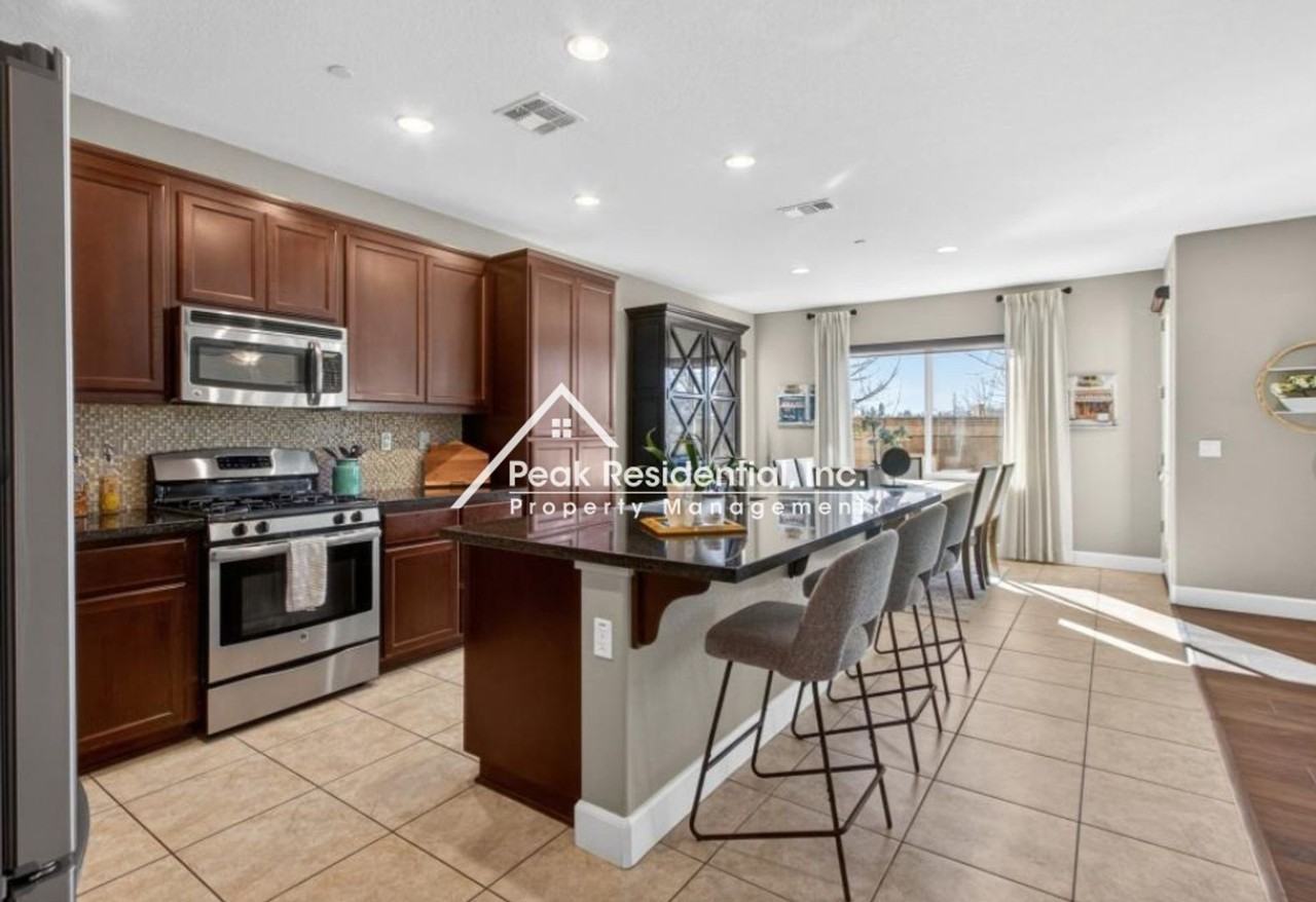 1444 Bicker Cir - Photo 4 of 24