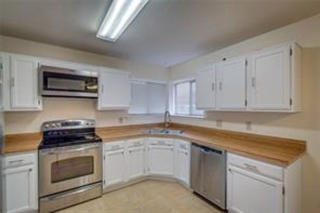 8005 Cornell Dr - Photo 3 of 31