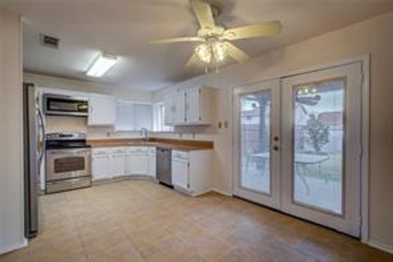 8005 Cornell Dr - Photo 7 of 31