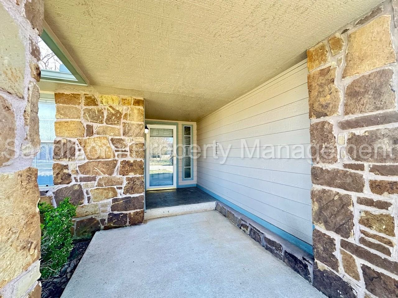 2241 W Quinton St - Photo 2 of 16