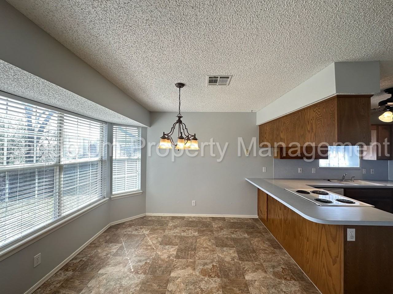 2241 W Quinton St - Photo 5 of 16