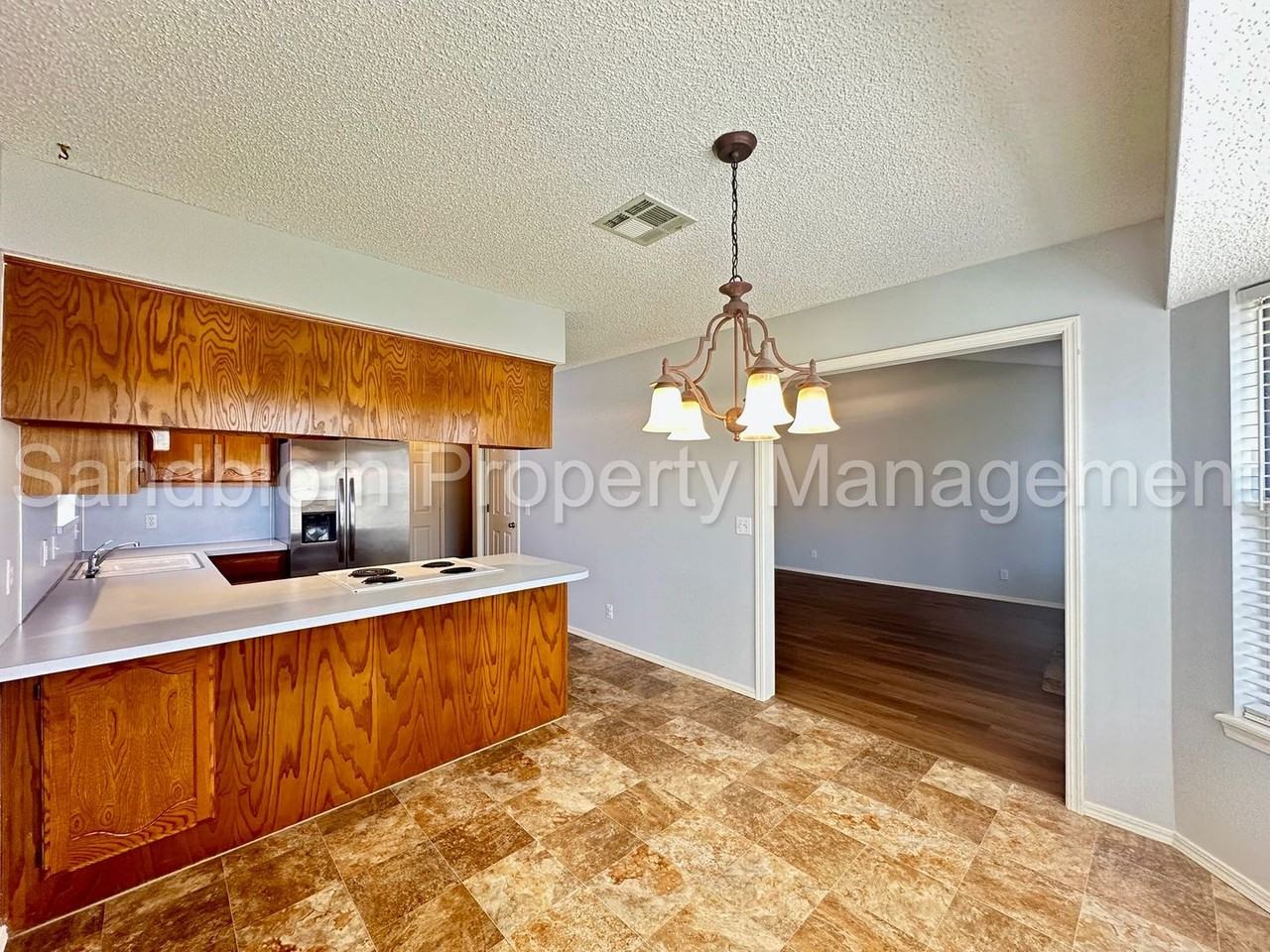 2241 W Quinton St - Photo 6 of 16