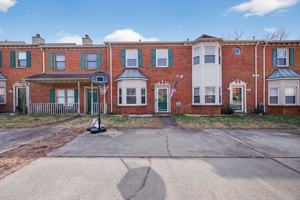 featured image of 729 Creekside Cres