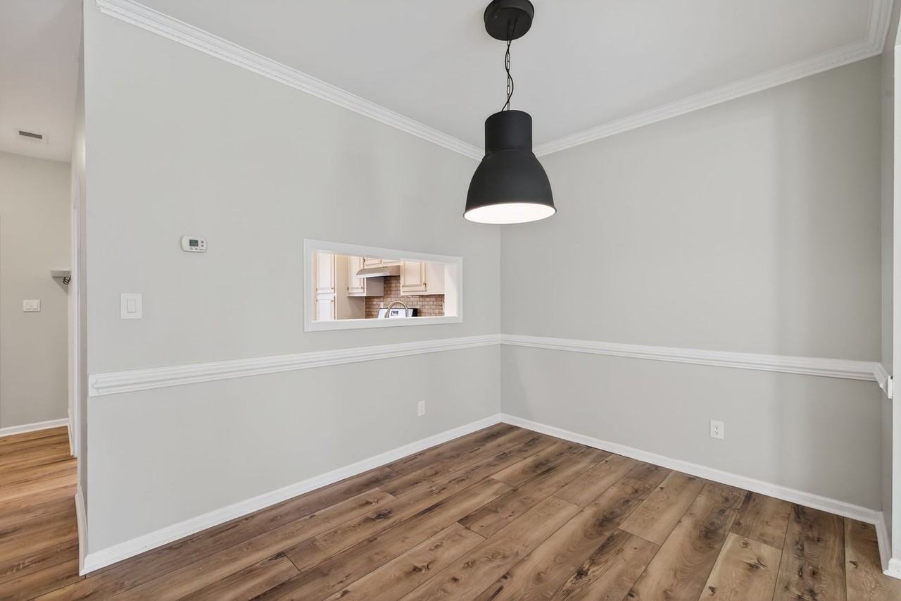 729 Creekside Cres - Photo 5 of 25