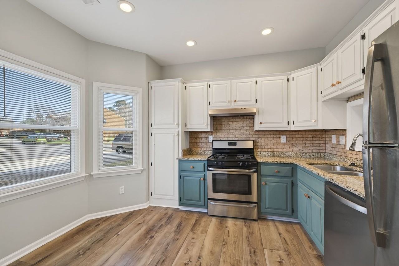 729 Creekside Cres - Photo 7 of 25