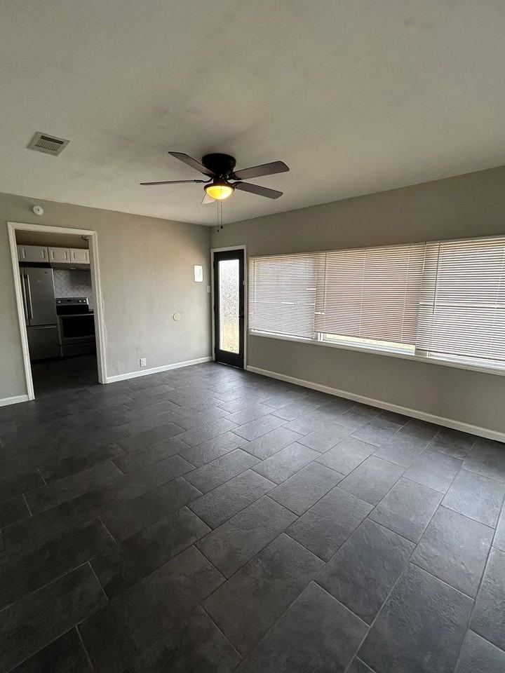 3504 27th St - Photo 4 of 12