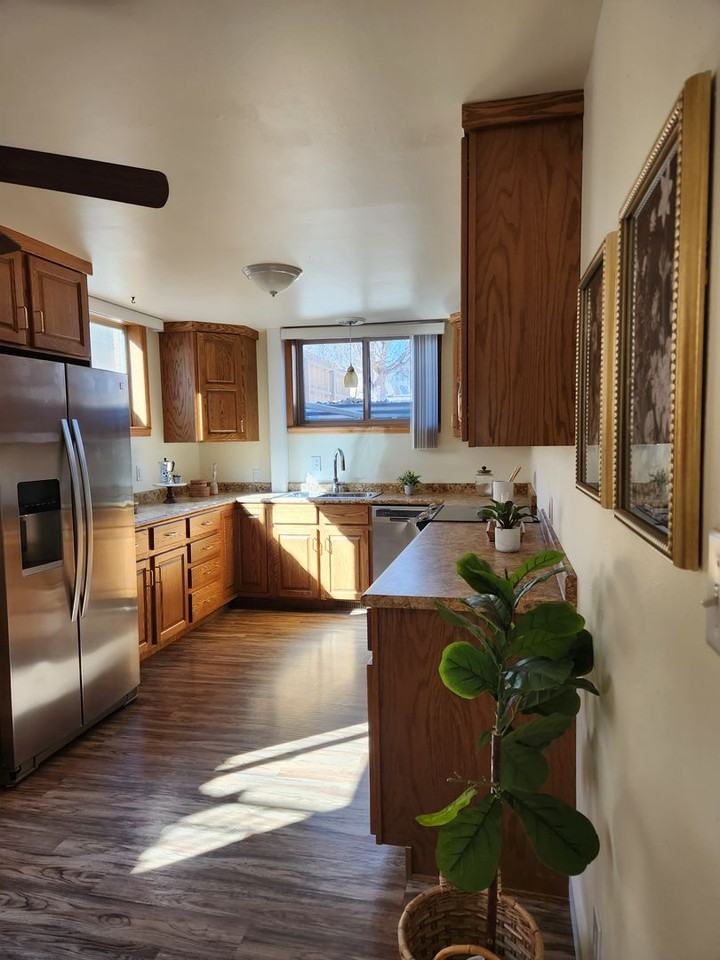 415 Smith St - Photo 5 of 13