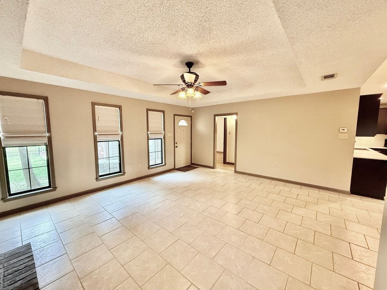 961 E Tom Stokes Ct - Photo 2 of 23