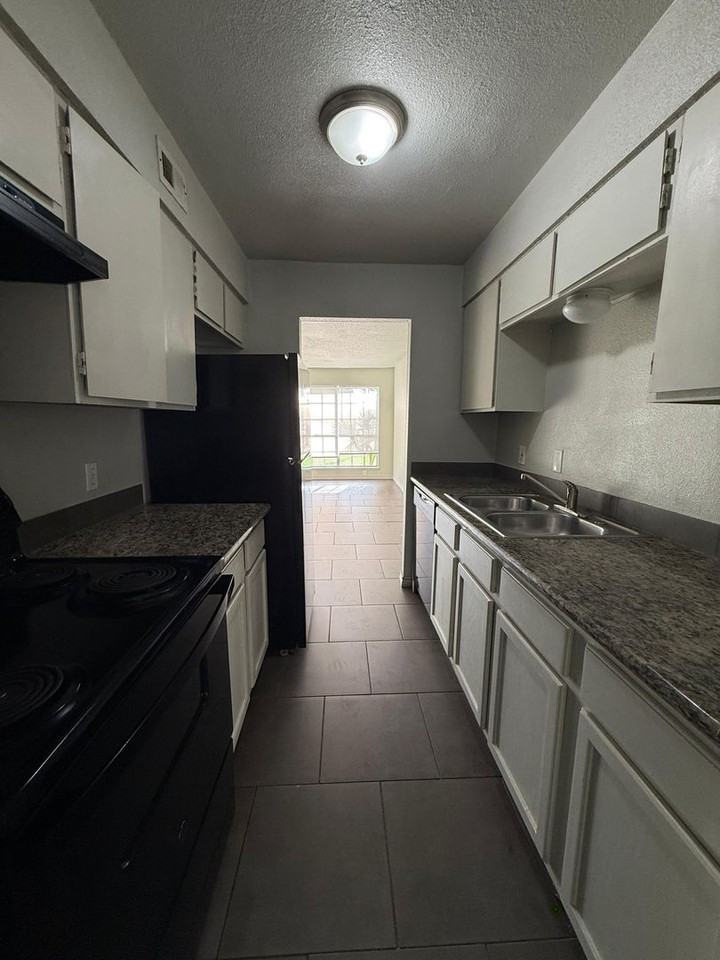 6090 Alpine Cir - Photo 2 of 9