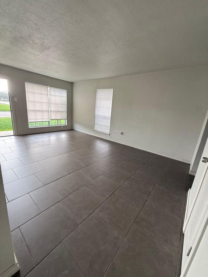 6090 Alpine Cir - Photo 5 of 9