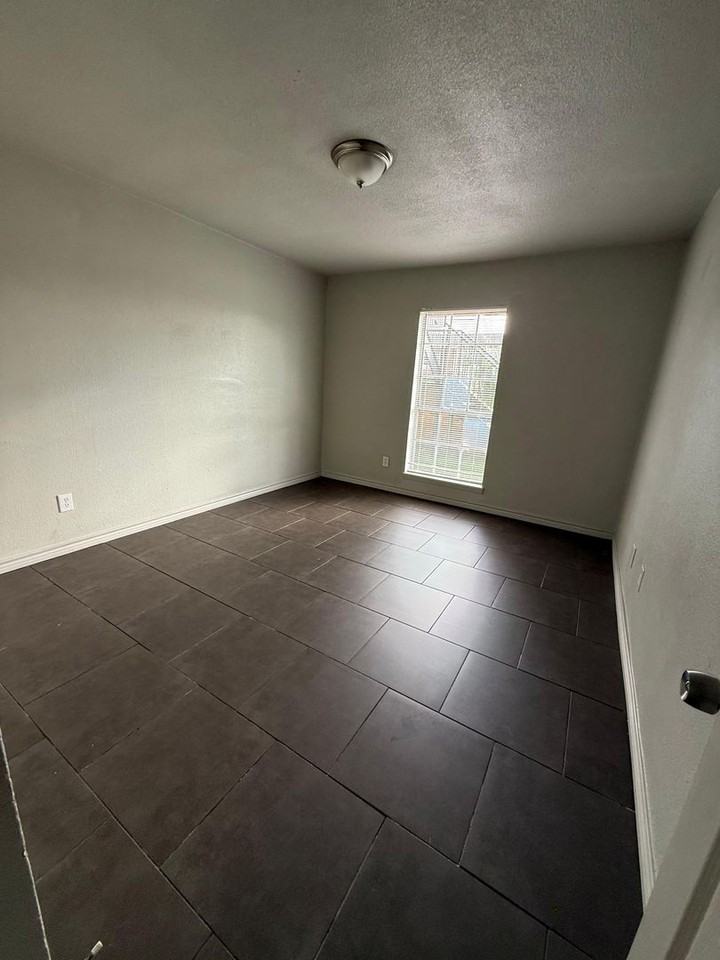 6090 Alpine Cir - Photo 6 of 9