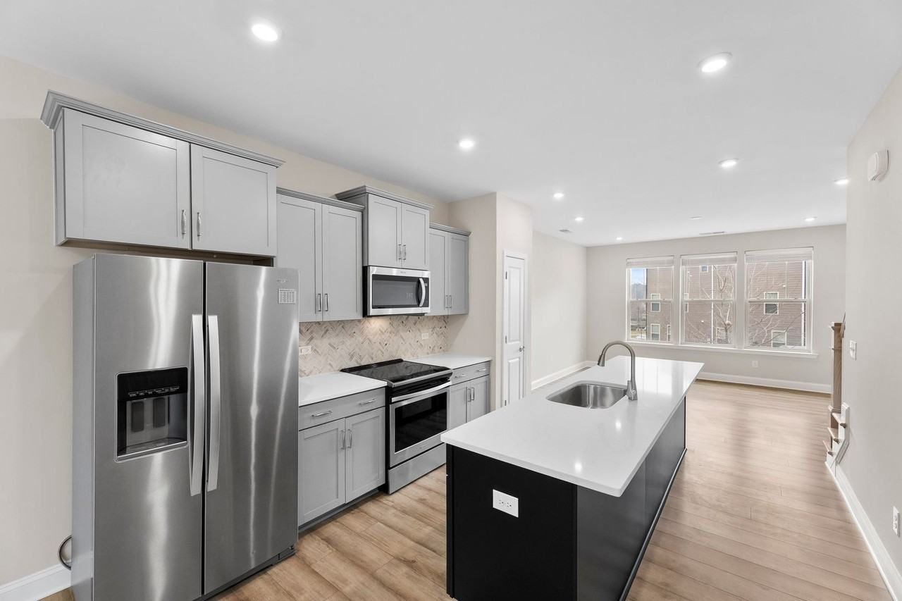 210 Judson Ave #1 - Photo 3 of 29