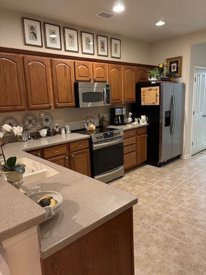 650 Abbey Glen Way - Photo 4 of 15