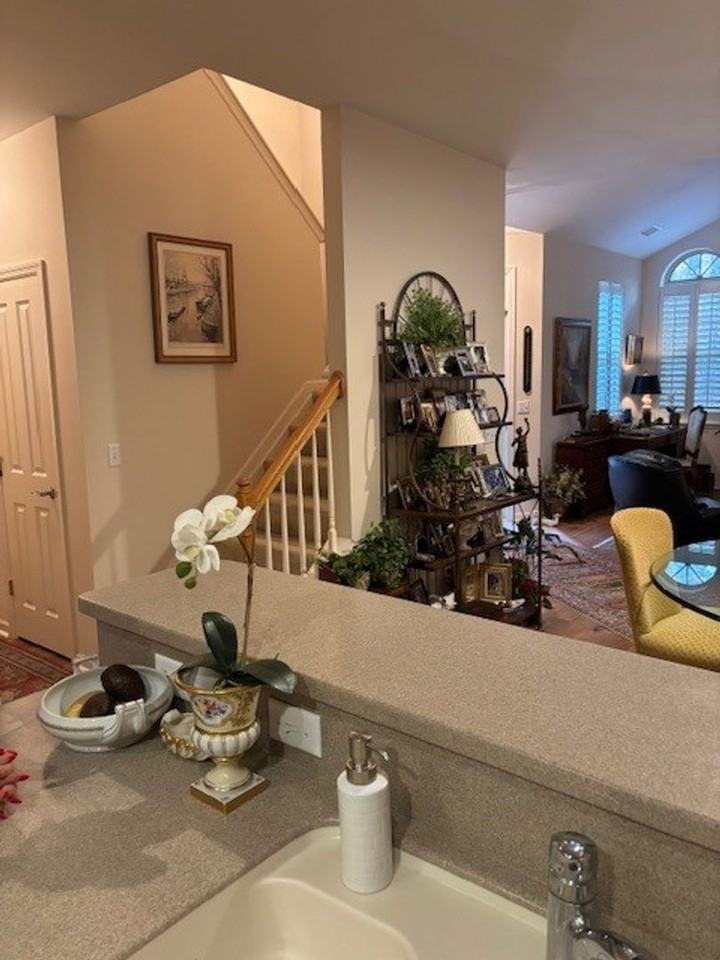 650 Abbey Glen Way - Photo 6 of 15